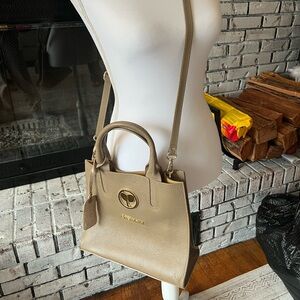 Persaman New York Beige Leather Satchel